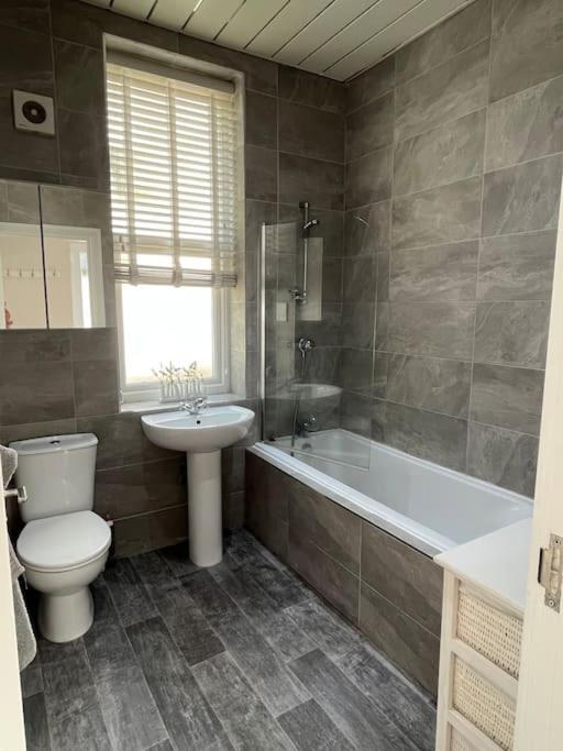 One Bedroom Apartment In The Centre Of Llandudno Exterior photo